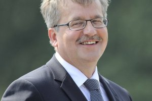 Happy birthday to you;)

Bronis aw Komorowski ko czy dzi 69 lat. 