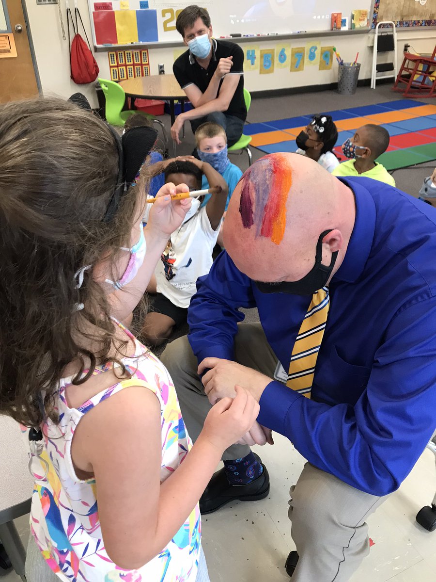 HunterPrincipal's tweet photo. The fun continues at Hunter! A Kindergarten student painted a rainbow on my head as part of our Moveathon incentives! @ShaneBarham1976 @hunter_pta #ItsHappeningAtHunter #HunterStars π¨ π βοΈ π https://t.co/VzMJYIcL8k