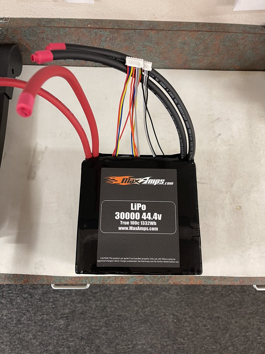 MaxAmps's tweet photo. We built these batteries for a full scale hill climber. He is running 16 of these in series!⚡️🤯
#rcdragracing #rccar #rcspeed #fastrc #rc #rccars #maxampsbatteries #rcrace #brushless #rclife #rcoffroad #rchobby #rctrucks #rctruck #radiocontrol #rcracing #rcmemes #rccrawler https://t.co/5g7asgeUP4