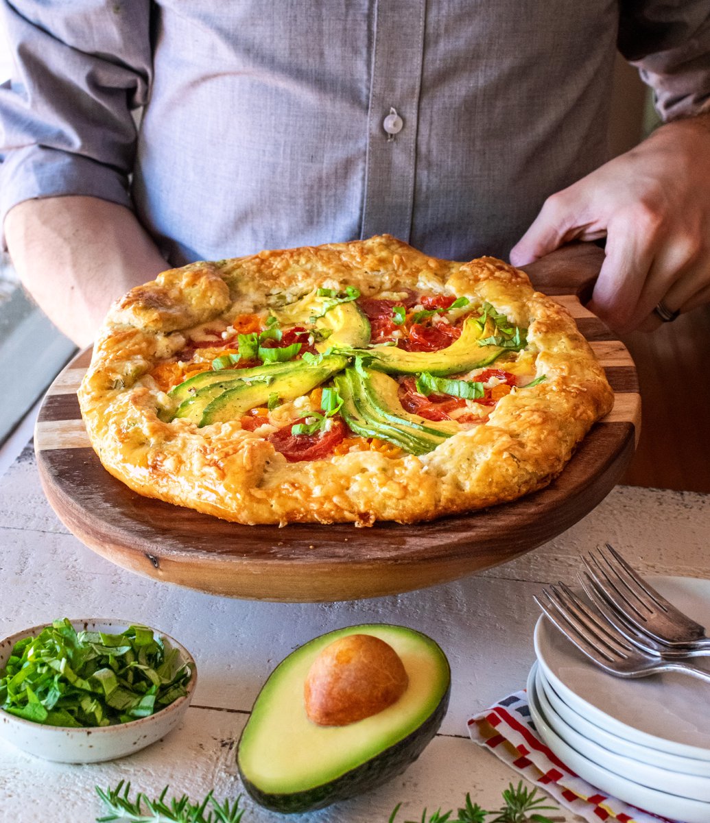 husbandscook's tweet photo. Turn your next movie night into a groovy night! #ad We partnered with @CA_Avocados to bring you this golden beauty... our Heirloom Tomato and California Avocado Galette! Sizzling hot from the oven, it probably won’t even last through the opening credits! #CaliforniaAvocados https://t.co/YQpSLsDiGc