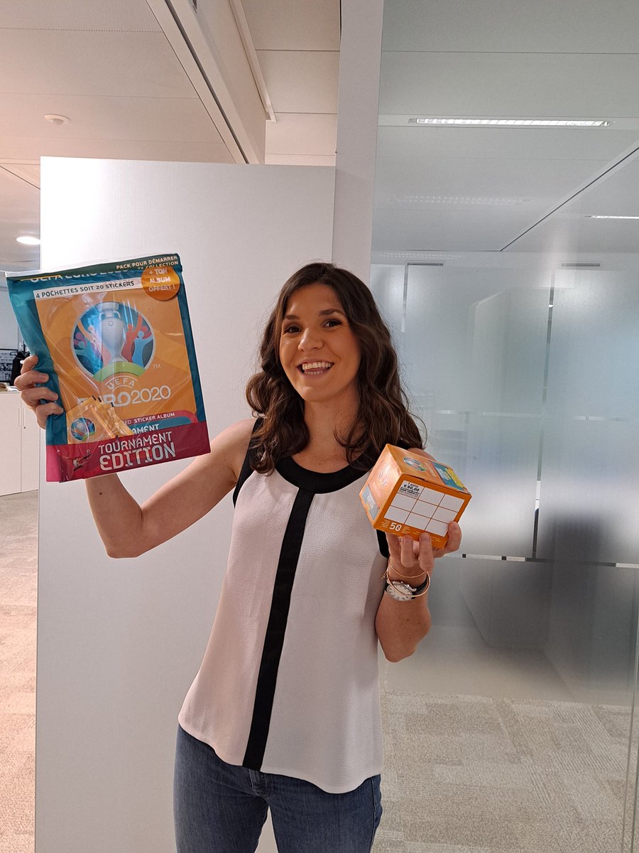 🎁 [CADEAU DU SOIR]🎁

Double ration ce soir ! <a href="/MaccaliCamille/">Camille Maccali</a> vous fait gagner un album @Panini_fr spécial Euro (avec un lot de stickers), mais aussi le livre "Coach 3.0" !

RT &amp; Follow pour l'emporter !

#EDS