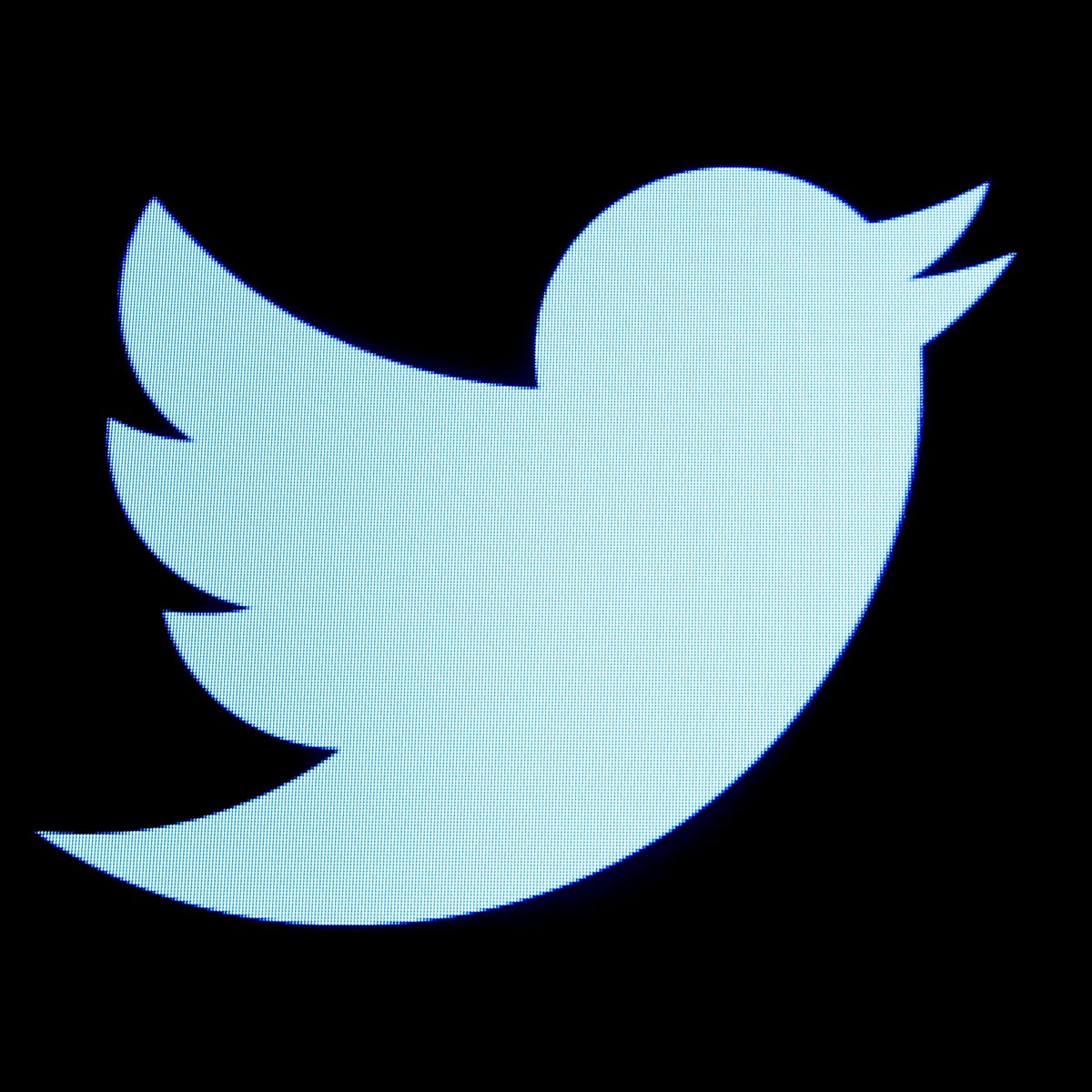 ajplus's tweet photo. Nigeria's government says it will indefinitely block Twitter, which activists used to organize protests against police violence.

It comes after Twitter removed an "abusive" post by the president threatening similar ethnic violence to the civil war that killed 1 million people. https://t.co/gGSOyr2HZW