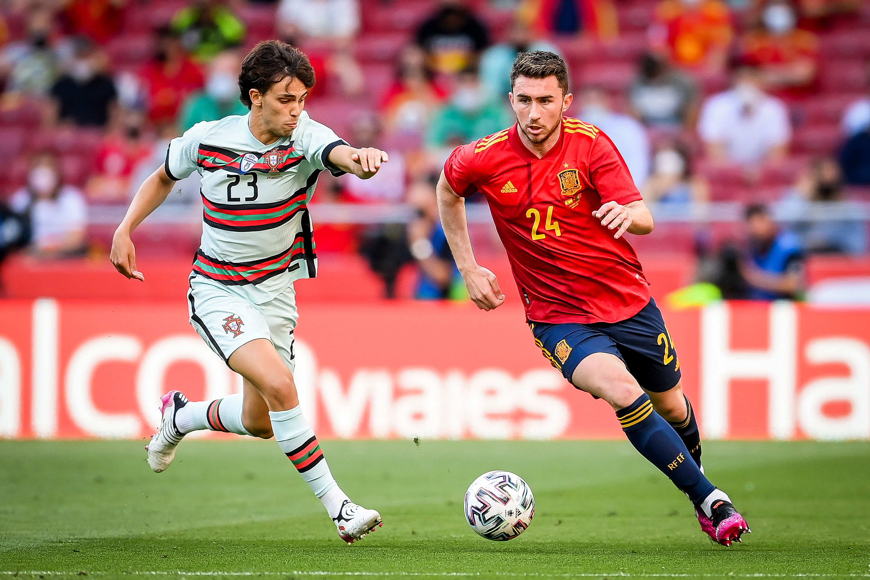 09. Португалия испания 27. Portugal vs spain. Эмерик лапорт испания. Португалия vs испания.