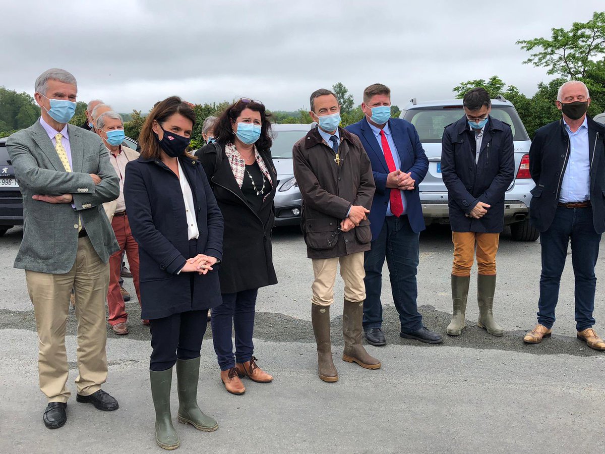 C_MORANCAIS's tweet photo. Belle rencontre en #Sarthe avec @WillySchraen, président de la fédération nationale de la #chasse. La chasse est injustement attaquée par des idéologues qui ne connaissent rien à la terre et à la nature. #PaysDeLaLoire https://t.co/8yzk6skHRS