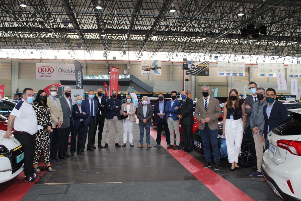 roslufe's tweet image. La @DeputacionOU acompañando en la inauguración del “III Car Outlet Ourense”, organizado por @EXPOURENSE y la colaboración de #ACAUTO y @SomosABANCA. Buenas ofertas y gran oportunidad. 16 concesionarios, 22 marcas, 350 coches. #GranOportunidad