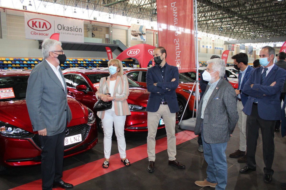 roslufe's tweet image. La @DeputacionOU acompañando en la inauguración del “III Car Outlet Ourense”, organizado por @EXPOURENSE y la colaboración de #ACAUTO y @SomosABANCA. Buenas ofertas y gran oportunidad. 16 concesionarios, 22 marcas, 350 coches. #GranOportunidad