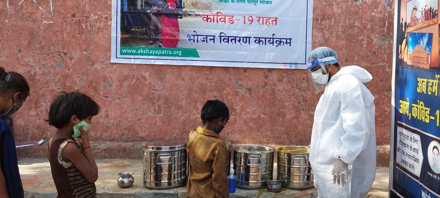 AkshayaPatraUSA's tweet photo. #UpdateFromtheGround Akshaya Patra provides freshly cooked food to low-income families and marginalized communities in Chittorgarh, Nathdwara, Bikaner, Jodhpur, Ajmer, and Bhilwara. https://t.co/7eGRw1DkGq https://t.co/nZBo20698P