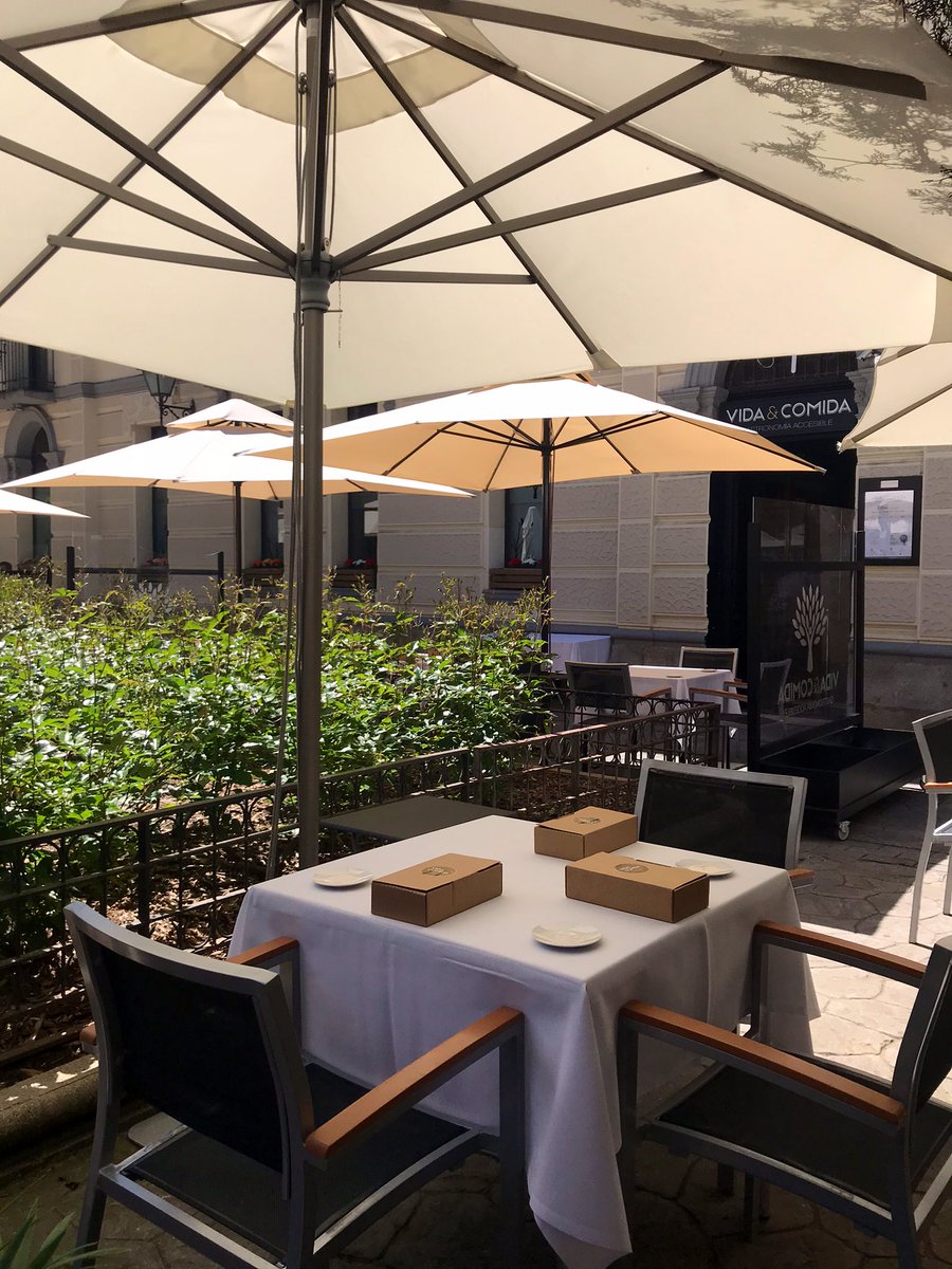 VidayComida's tweet photo. Ya estamos preparando de nuevo vuestra terraza favorita, para disfrutar de un viernes noche... 
#WOW✨✨✨

¡Y así durante todo el finde! https://t.co/ngHpprUoNd #vidaycomida #foodies #Salamanca #meetpoint https://t.co/zuRdz6pGiX