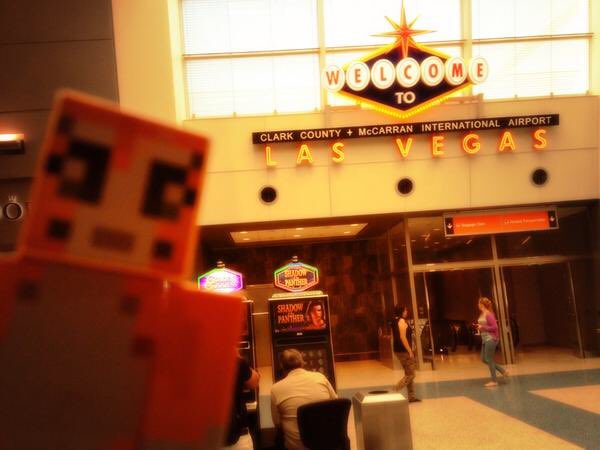 MCNostalgiaBot's tweet photo. @AntiPiker @Ursen_ The cat is in Vegas! [1]  https://t.co/dDU97viyWS