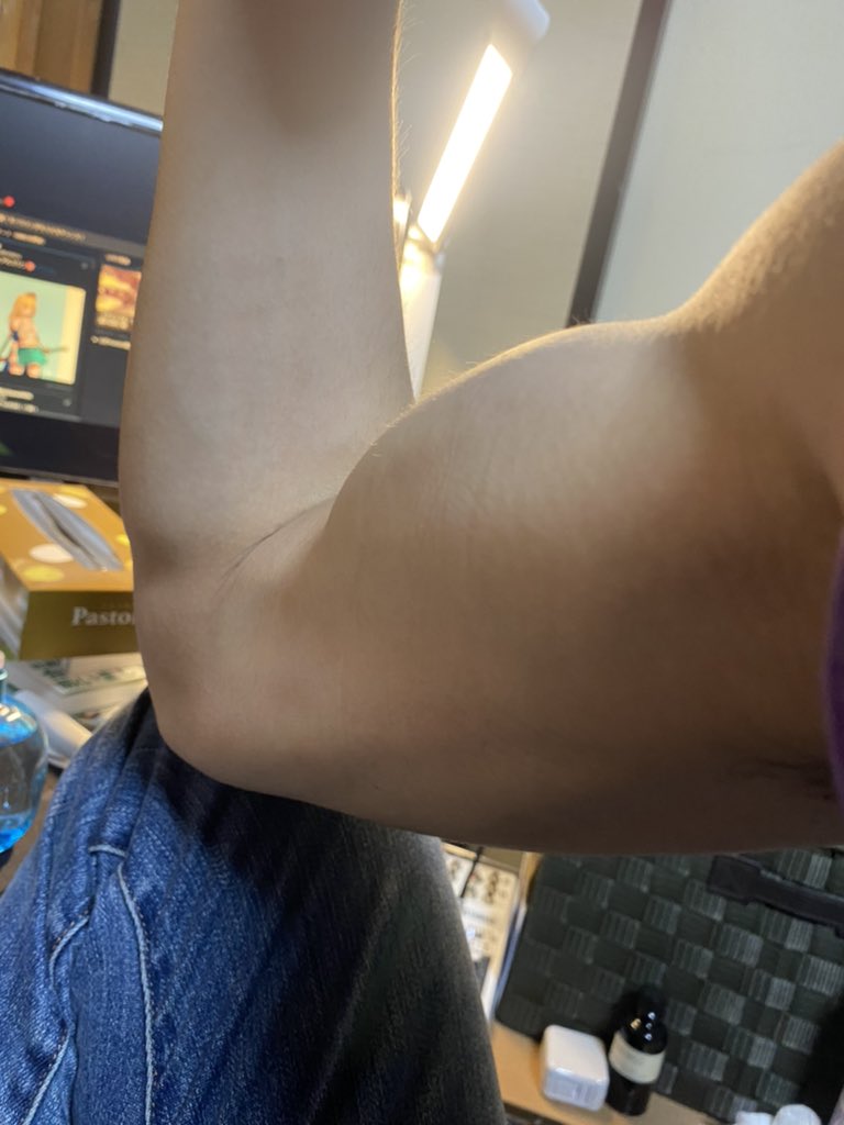 ぐみん どうやったら手首が太くなるのか考えてたら1日経ってた おやすみ