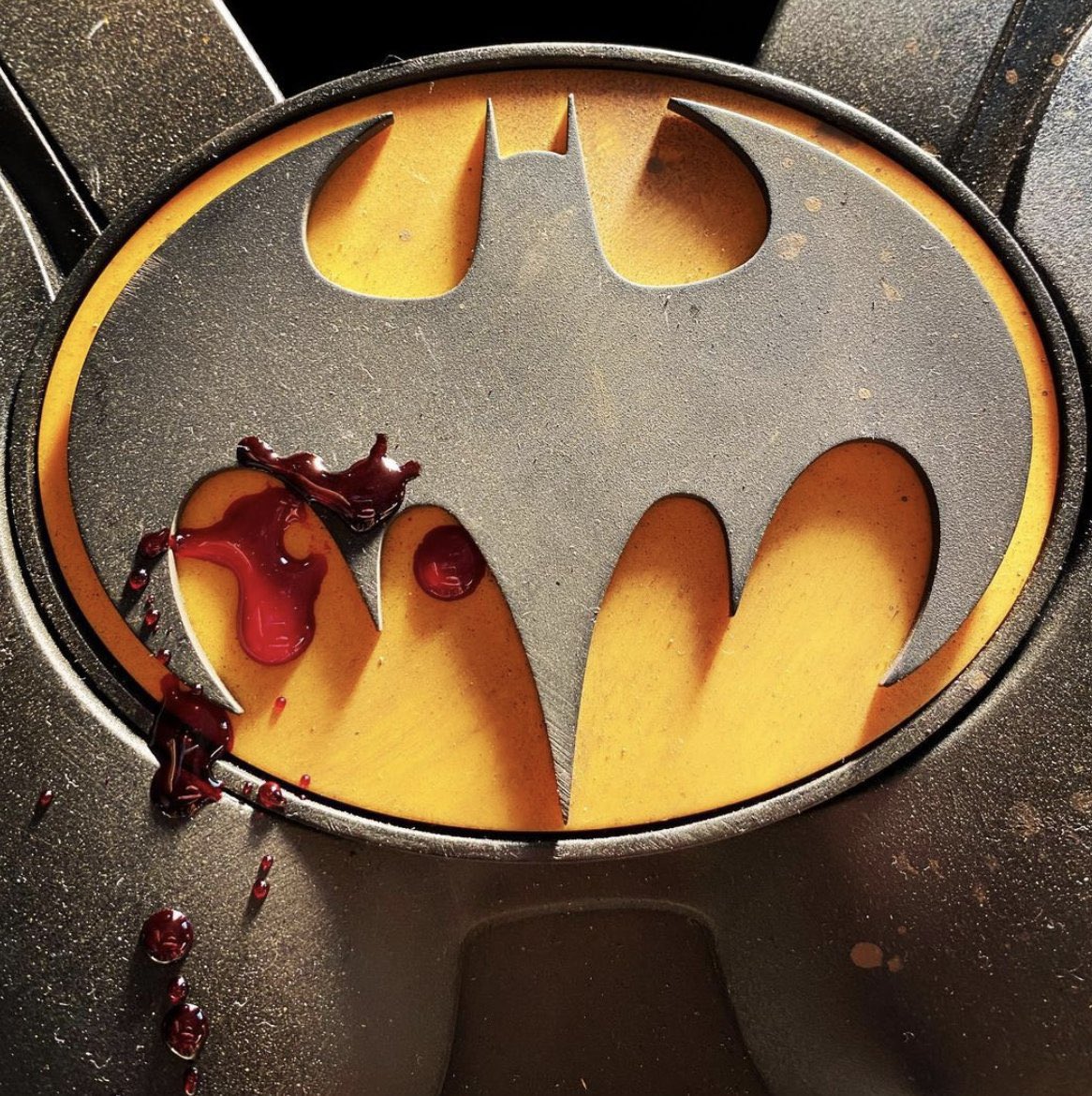 #BrummieBat approves! #TheFlash director Andy Muschietti shares an image of the #BatSuit for the upcoming film featuring the return of Michael Keaton as #Batman