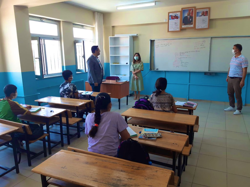 Bugün Beşpınar Ortaokulumuzda öğrencilemizle ve öğretmenlerimizle güzel anlar yaşadık. İdarecilerimize ve öğretmenlerimize teşekkür ederim.

<a href="/Gbyknalcc/">Güher Sinem Büyüknalçacı</a> @YUKSELARSLAN217 <a href="/ErhanBaydur1/">Erhan Baydur</a>  <a href="/aliakbas0121/">Ali AKBAŞ 🇹🇷</a> <a href="/Mehmetcetin21_/">M.ÇETİN</a>