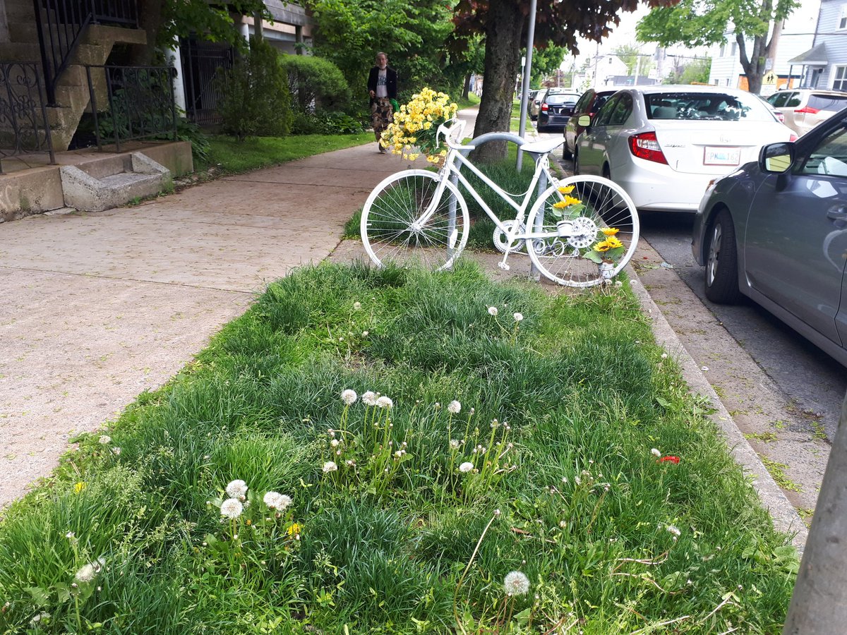 BikeMayorHfx's tweet image. PSA: Don't do this!! A white bike implies that someone died here (ghost bike). It is not a decoration! And it shouldn't be used to take up what little legitimate bike parking exists.