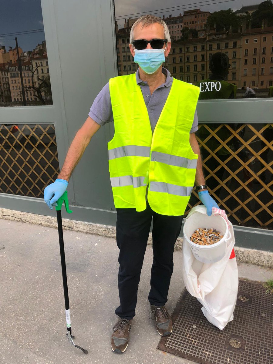 Mairie5Lyon's tweet photo. Fin de notre 4e action propreté sur les quais de Saône en cette #SemaineVerteEuropéenne, et le bilan n'est pas réjouissant, avec des centaines de mégots ramassés. Merci aux bénévoles !
#GreenWeekEU #VieuxLyon #Lyon https://t.co/WEZpIuBq2R