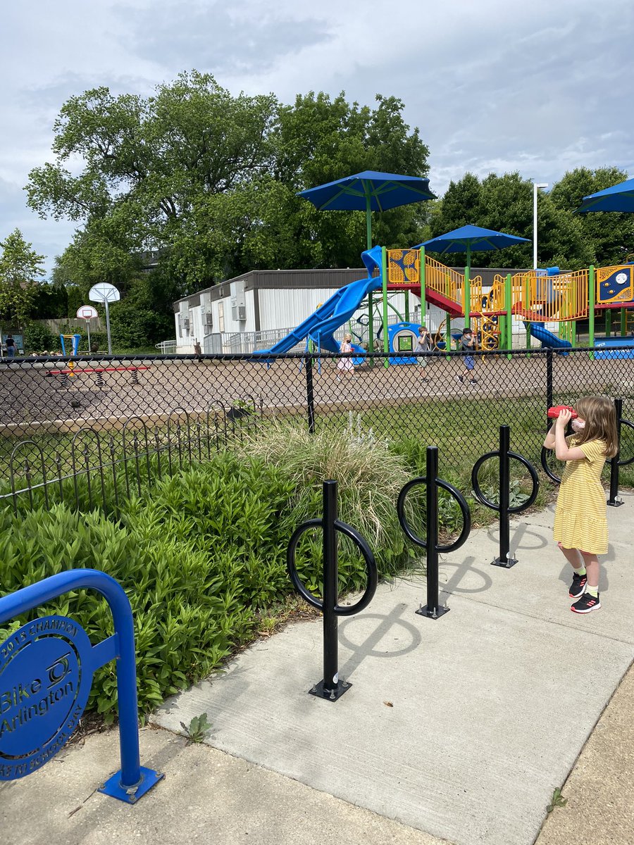 On our second day of outdoor exploring we did some bird watching! S’s learned about the birds that live around us and we used our patience to stand and watch them all around Tuckahoe! We saw Robins, Chickadees, Sparrows, and Doves! 🐦🐤 #TuckahoeRocks @TuckPrinc <a href="/TESschoolyard/">Tuckahoe Discovery Schoolyard</a>