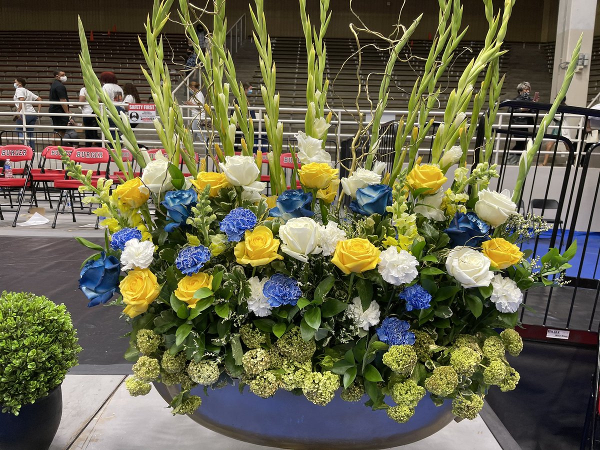Congrats to our Akins graduates...we’ll miss you Class of 2021! Also, a special shout-out to our Ag teachers who made sure our graduation flower arrangements were top-notch.