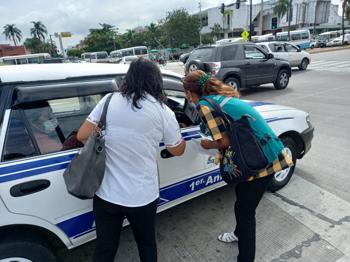 SEDES_SantaCruz's tweet photo. El  SEDES a través de la Unidad de Salud Ambiental por el “Día Mundial del Medio Ambiente”, realizó una jornada de prevención en las calles. https://t.co/GSiYjN994H