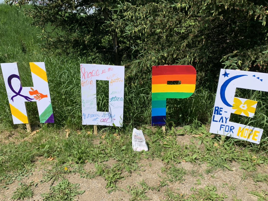 AndreaWD40's tweet photo. What a great way to continue our Relay for life fundraiser @rflbishopmac @TheBlueBlast A great opportunity to stop, reflect, read and donate while on a walk today on the trail across from BM. #StudentLeaders #RelayForLife https://t.co/wbnU8PVZMC