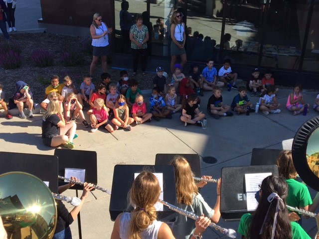 Edina kindergarteners enjoying a concert put on by the EHS Band this morning. 🎶