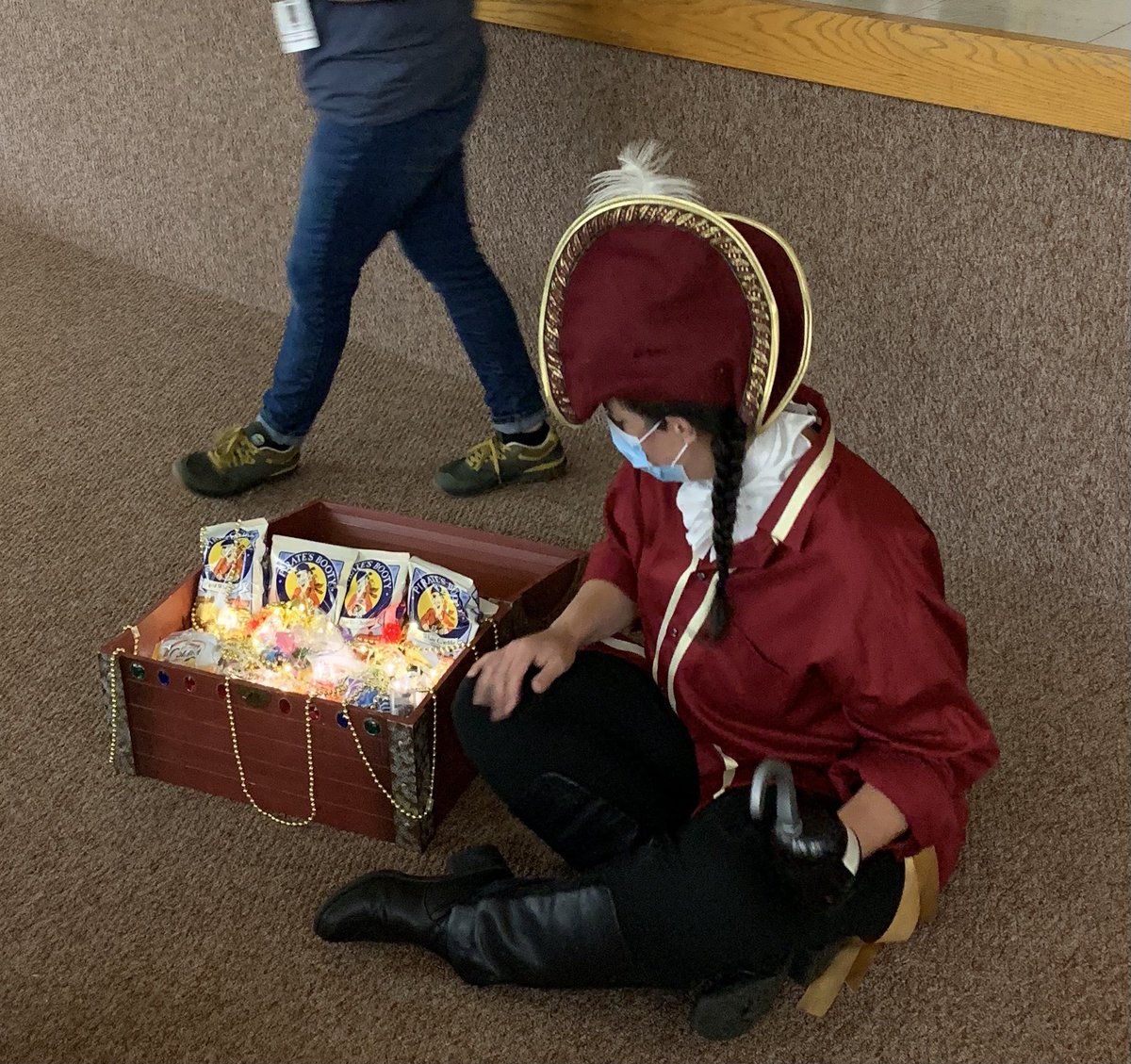 JCSelementary's tweet photo. We had a pirate visit @MsTaylorsOwls today! We learned about “polite pirates,” followed clues, built a treasure map and found the TREASURE! #JCSisthebest #NPSPride https://t.co/NHJVbxBQQe