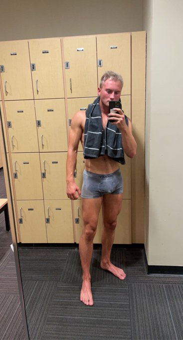 anyone want to lift with me? https://t.co/hwSAJojFxI<a href="/tag/newprofilepic"class="tags"><span>#newprofilepic</span></a>