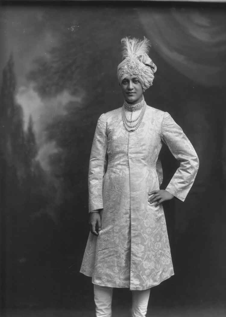 H.H. Maharaja Shri Sir Jitendra Narayan Bhup Bahadur, Maharaja of Cooch-Behar, KCSI, in September 1913
#NortheastMatters #AchapterforNE Include #HistoryOfKochDynasty in #NCERT #Twitter #Chilaray #KochKing #JitendraNarayan #KingOfKochNation