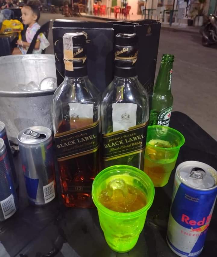 Juju57937485's tweet image. Antes de falar q sou piranha pq posto foto da bebida q eu pago é mole,quero vê falar de vc q deixa seu filho passar fome pra ostentar em rede social😂
#solteira
#mulhernopoder
#donadamhvida🖕