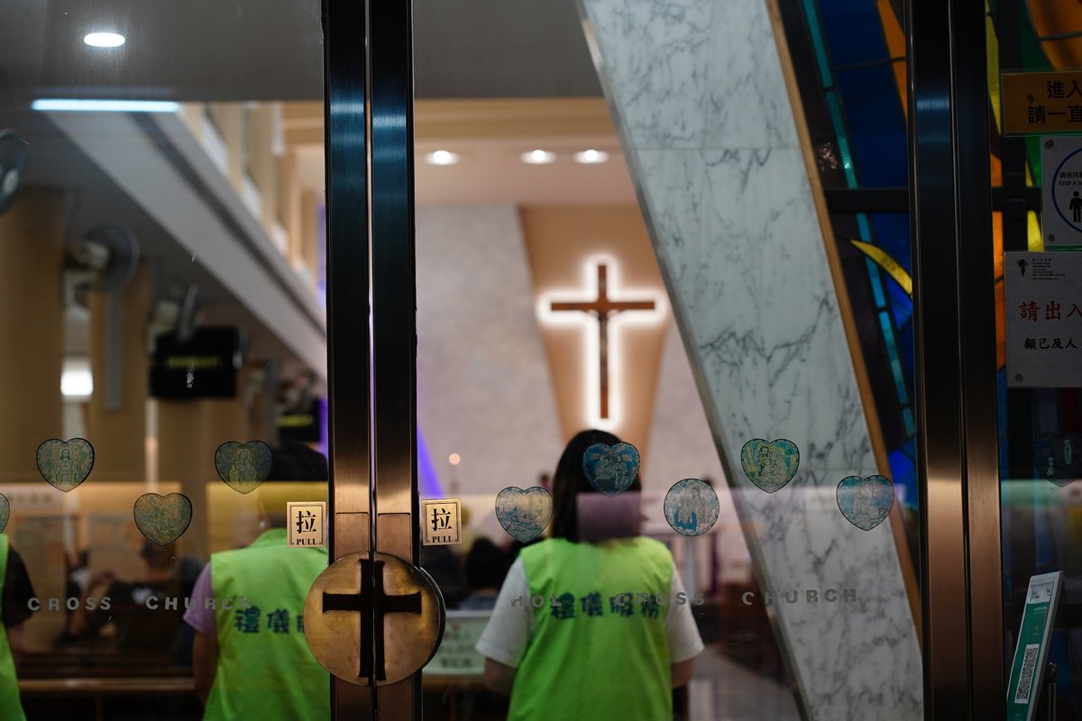 lausanhk's tweet photo. The Hong Kong government mobilized thousands of police to stop this year's June 4 vigil at Victoria Park, so people took to non-traditional venues such as churches and streets to commemorate and mourn.

For Hongkongers, to remember is to resist. 

(Photos: Alex Yun for Lausan) https://t.co/4S0S59tZYQ