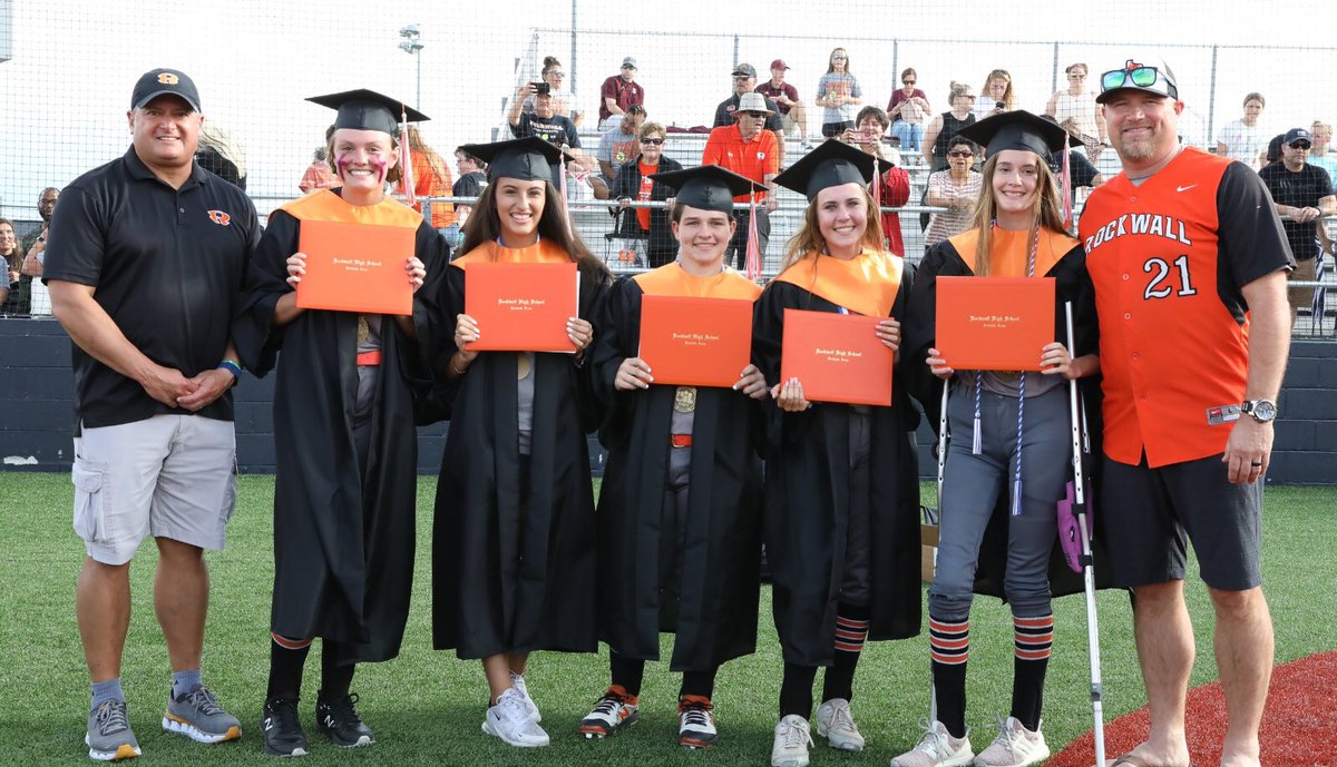 kevinwsamples's tweet photo. What a Season our @Rockwall_HS Lady Jacket Softball Team had!!  So Fun!!  Super proud of you and Congrats to our 5 Seniors who graduated at Home Plate @ UIL State!! https://t.co/AlhfLGmIwv