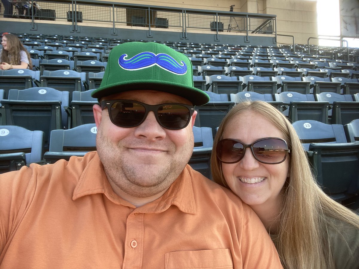sam_snideman's tweet photo. Extension of the anniversary date night. #greatclipslegendspics #lexlegends @LexingtonLegend https://t.co/zJipQKor8I
