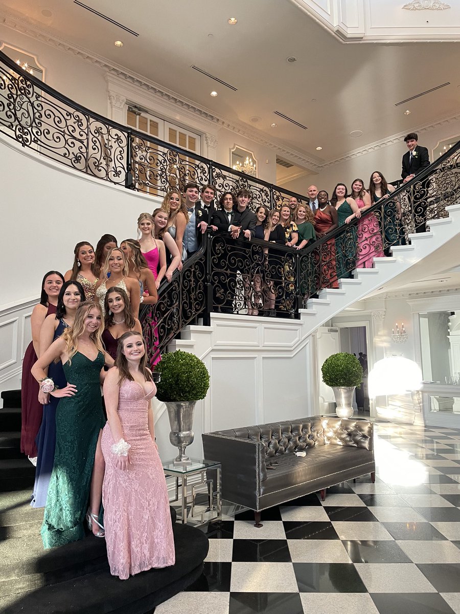 Happy Senior Prom from Humanities seniors and teachers 💚💚 Thanks everyone for making our years so special!!!