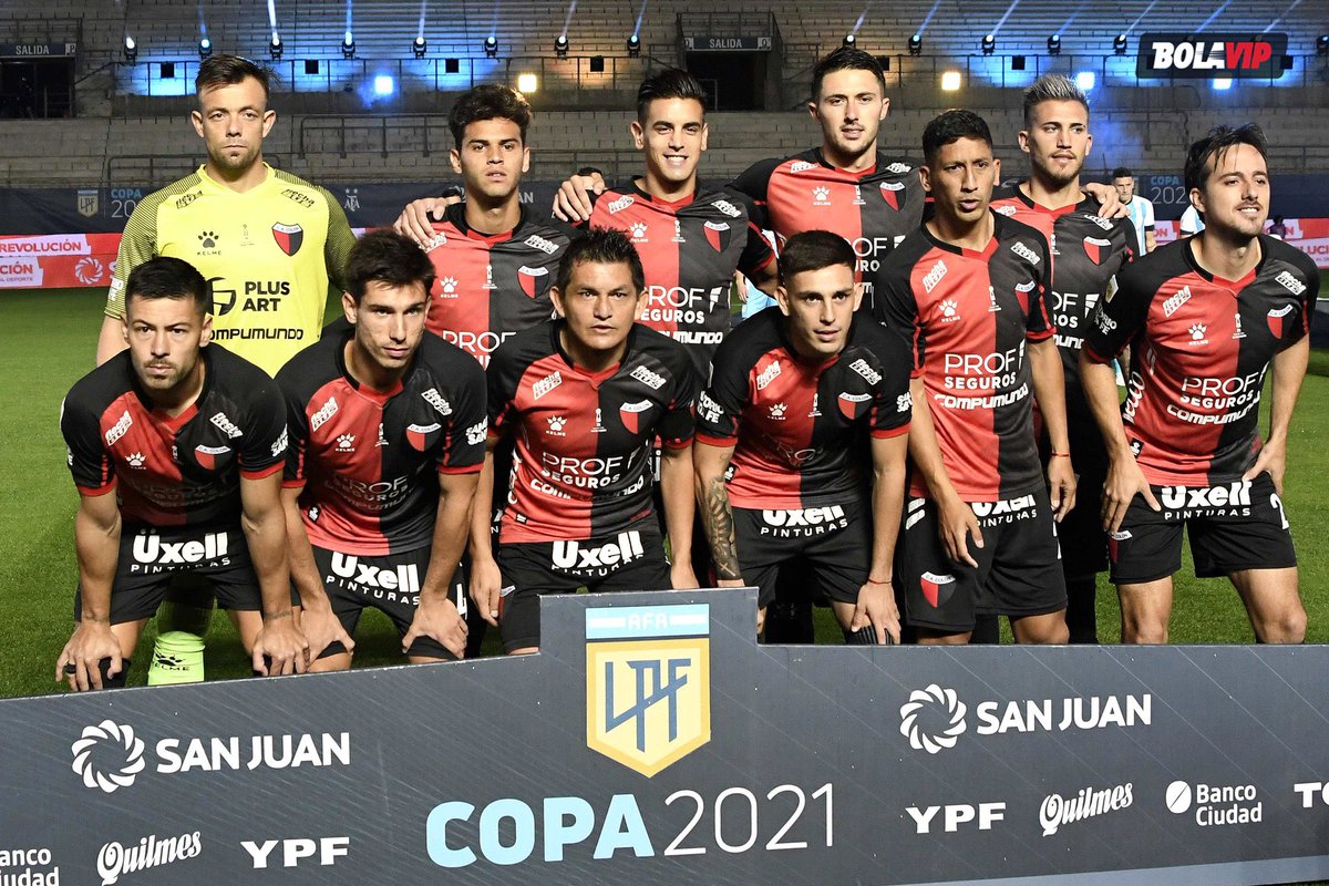 #CopaDeLaLiga COLÓN CAMPEON 

Por primera vez en la historia el sabalero festeja su primer campeonato luego de vencer y golear por 3 a 0 a Racing con goles de Castro, Bernardi y Aliendro.

También se encuentra clasificado a la Copa Libertadores 2022. Salud!
📷 <a href="/BolavipAr/">Bolavip Argentina</a>