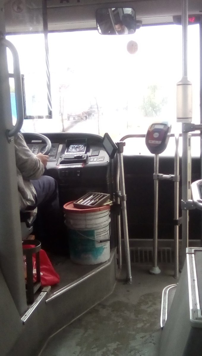 Olmbarocio1's tweet photo. Es el primer transporte público que veo tiene la cámara activa, esperemos sea para evitar el sobre cupo en estos, para no enviar evidenvias a @QrobusO @iqt_redes de la falta de interés en la contingencia al igual que las autoridades #Querétaro #KonTodo #VaPorQuerétaro https://t.co/AoyJGYCJD7