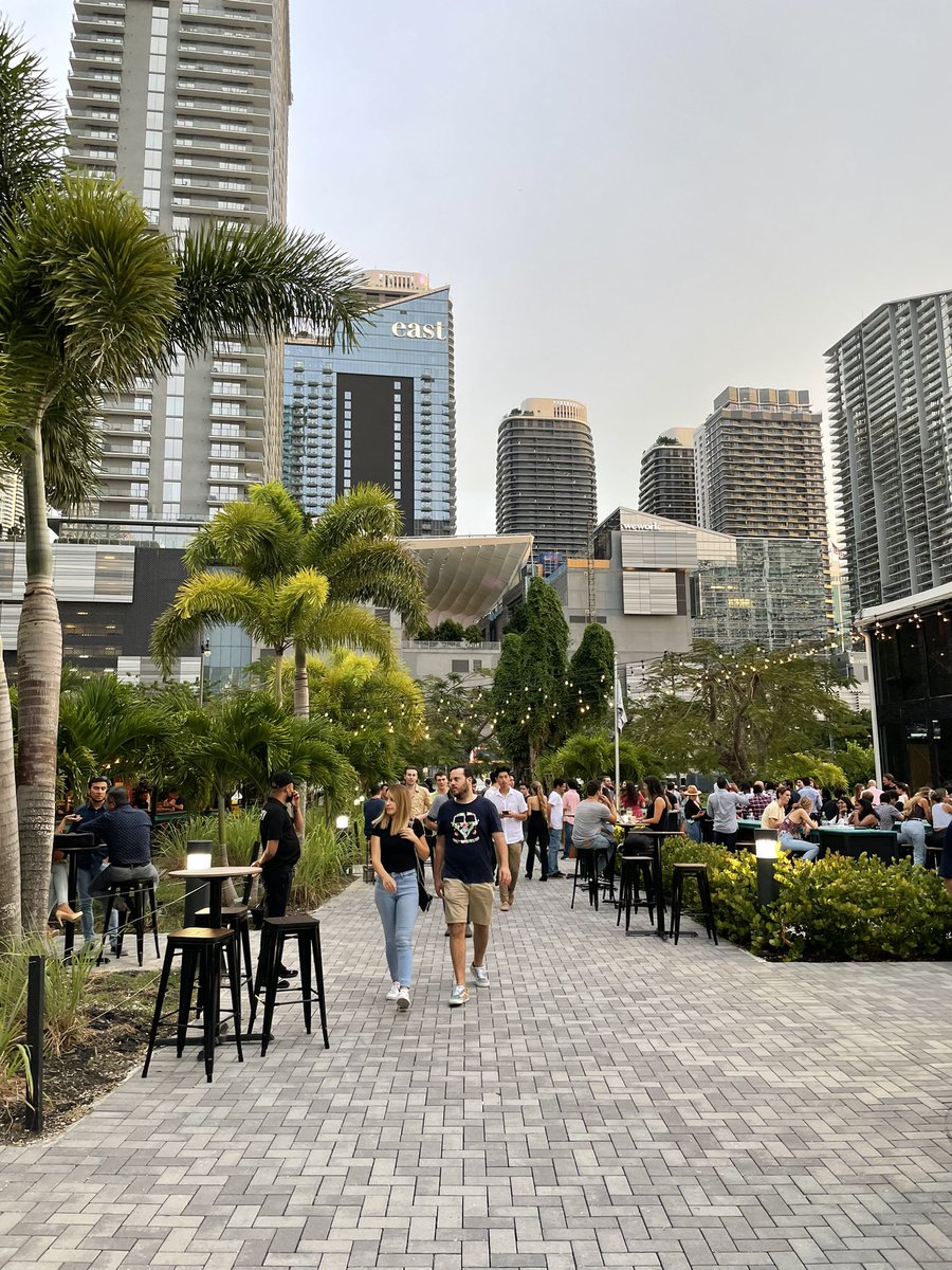 mrdazm's tweet photo. #miamibelike https://t.co/Mcipd4G8rZ