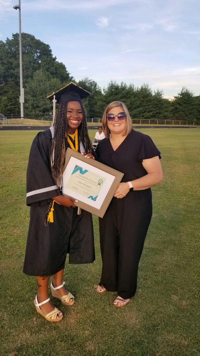 RCS_NC's tweet photo. Dr. Slate presenting the Jonathan Craig Memorial Scholarship to Amari Broughton. Amari embodies the spirit of athletics and scholarship which Mr. Craig promoted. Congratulations Amari! @Slate_Ed @Chevy20000 @RCHS_NC @RCEdFoundation @AreaReidsville https://t.co/oz0N0dfx4p
