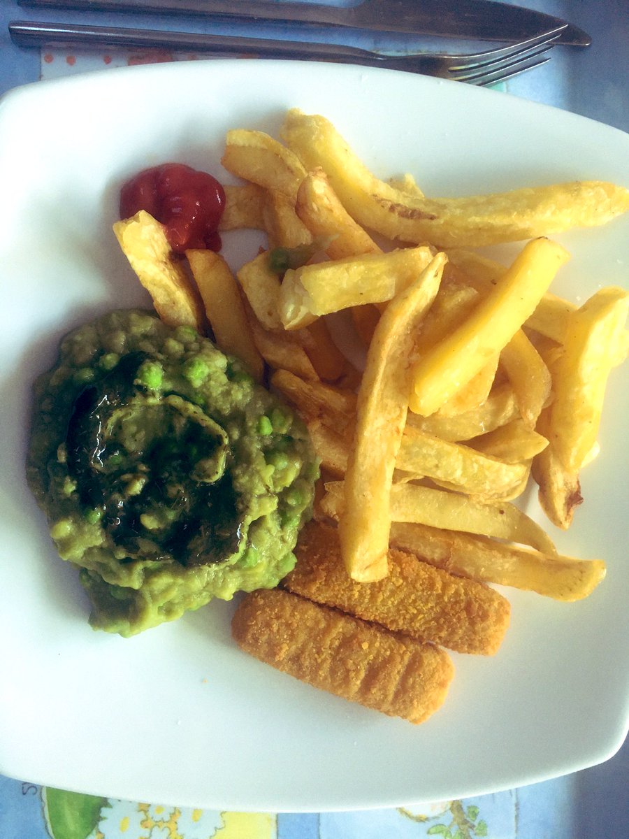 SusanHVeggies's tweet image. Happy #nationalfishandchipday : minus the fish #fishfree #chippytea #chippy #vegan #veganfood #friyay