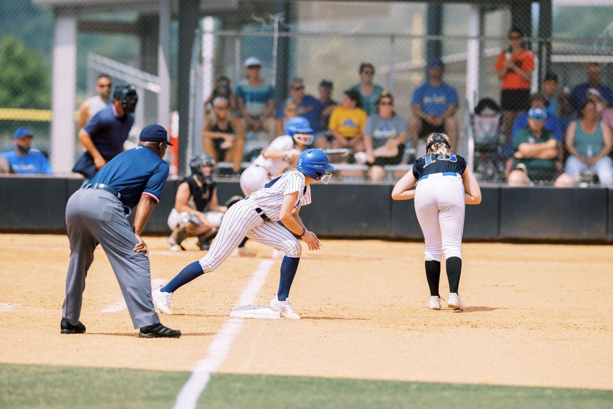 DMACCsoftball's tweet photo. CONGRATS to our Bears for more post season honors!🐻💙 

🐻Sophie Maras- NFCA Player of the Year
🐻Kaylie Reynolds- Unanimous 1st Team All-American 
🐻Abby Husak- 2nd Team All-American 

#GoBears🥎  
@BobLigouri https://t.co/voqhvjhMFl