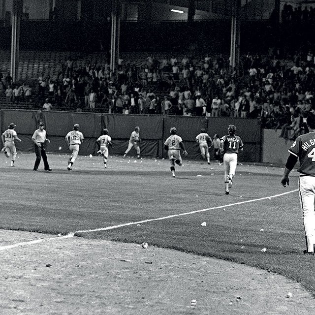 StatsCentre's tweet photo. On this day in 1974, "Ten Cent Beer Night" causes a game between the @Indians &amp; @Rangers at Cleveland Stadium to be forfeited to TEX while tied at 5 in the 9th inning due to a heavily intoxicated crowd (of 25,134 that consumed approximately 60,000 cups of brew) storming the field https://t.co/ZcXs1uOcl5