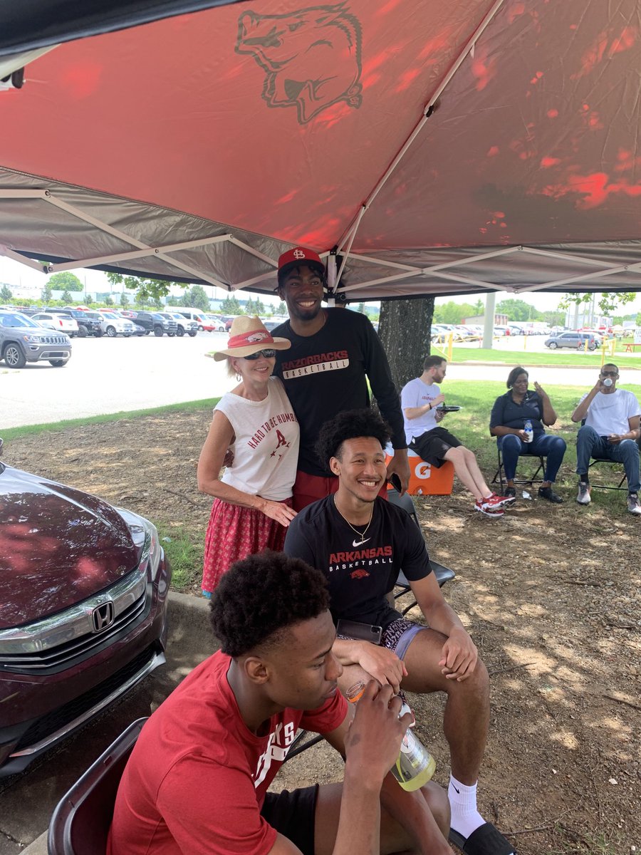 Hebron_Nurse's tweet photo. Go Hogs!  WPS, WIN AS ONE ⁦@RazorbackBSB⁩ ⁦@RazorbackMBB⁩ https://t.co/n0nlUHSB44