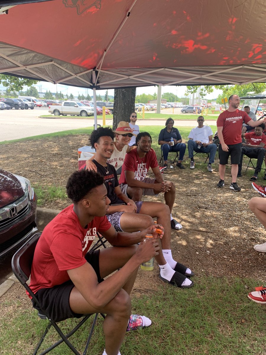 Hebron_Nurse's tweet photo. Go Hogs!  WPS, WIN AS ONE ⁦@RazorbackBSB⁩ ⁦@RazorbackMBB⁩ https://t.co/n0nlUHSB44