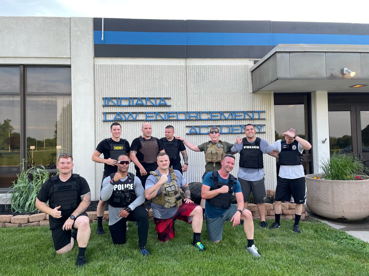 IndianaLawEnfo1's tweet photo. Memorial Day / Murph Challenge participants at the ILEA. (Photos Submitted) What is the workout? The "Murph" WOD
1 Mile Run.
100 Pullups.
200 Pushups.
300 Squats.
1 Mile Run.
... in a 20lb Vest or Body Armour. #TheMurph #ILEABasicClass223 #IndianaPolice #murphchallenge https://t.co/etqLYK9nWF