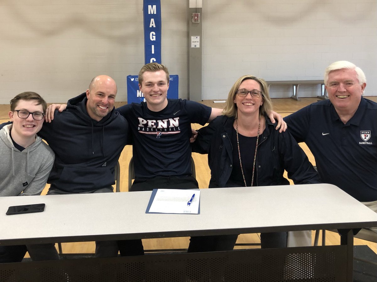 GYorkbball's tweet photo. George Smith (Brooks School (‘21) signed his commitment letter to the University of Pennsylvania.
#UPennBasketball #BrooksSchoolBasketball #CCHSRaiderBasketball #MiddlesexMagicFamily #LawrenceBoysGirlsClub
Family,coaches, and teammates congratulated him. https://t.co/LqdC0zSFND