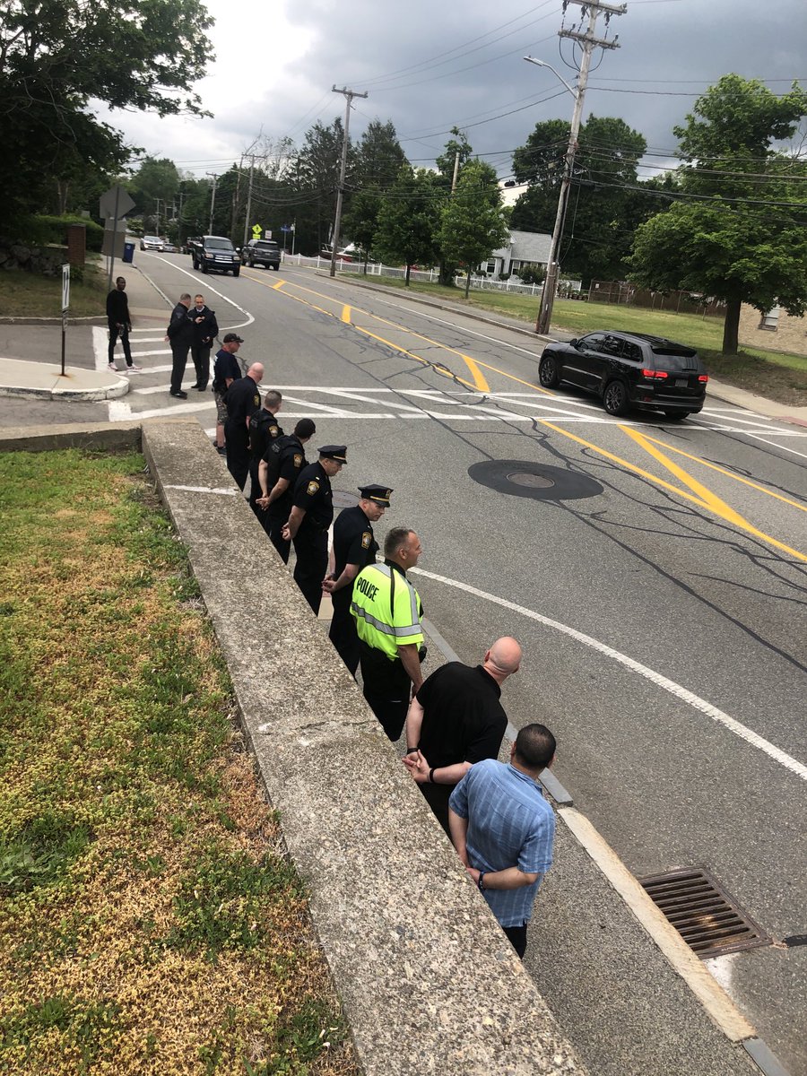 karenreports's tweet photo. Braintree Police preparing to salute their fallen K9 named Kitt in front of the police department right now #wcvb https://t.co/fbw8OfoC5V