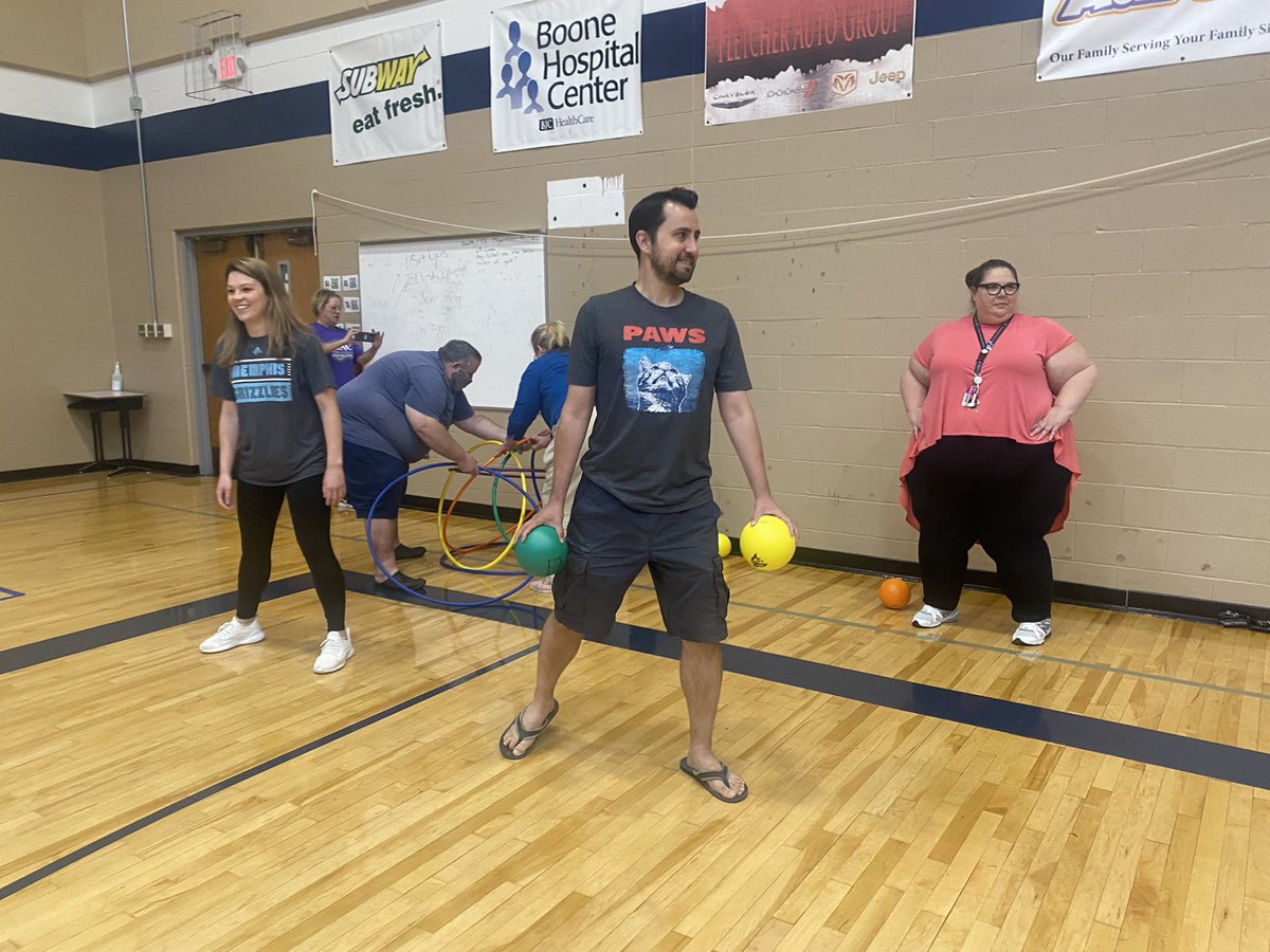 A_MinearAHL's tweet photo. Castle ball is going to be our go to from now on! Thanks to Coach Tatum and a coach Klie, our #LMSFAM is hooked! #LMSbest #CPSbest https://t.co/Vn5jNb8w5U