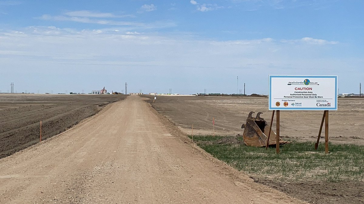 MrGLonechild's tweet photo. Pesakastew Solar Project. Visiting with CEO Glen Pratt for @FNPower first on-site visit to first of two 10 MW Solar projects. @SaskPower #GGDL #starblanketcreenation https://t.co/52Gjy12yrz