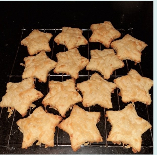 MissGaby30's tweet photo. 📔 "Cheese Stars" ! Home Reading is more than just reading!🤣📔 @ColegioNewlands @vivilopez2 https://t.co/VlWEhN8M1M