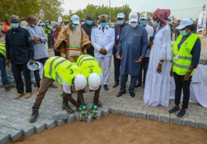 ModerneCitoyen's tweet photo. Le Chef de l’Etat @Macky_Sall a présidé également cet après-midi à Kédougou le lancement de la phase 2 des travaux du Programme de modernisation des villes (PROMOVILLES). #kebetu #Senegal https://t.co/iwMqCrbi5p