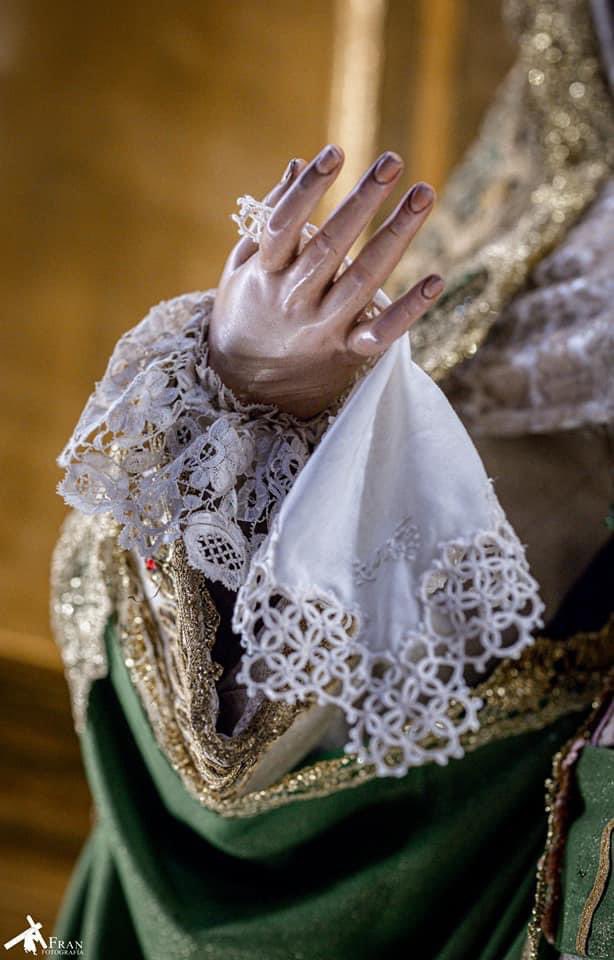 expiraesperanza's tweet photo. Os dejamos algunas fotografías realizadas por nuestro querido hermano D. Francisco Pozo Ubreva, siempre dispuesto y atento a nuestra hermandad, en dichas fotografías, podemos ver cómo está ataviada nuestra madre de la Esperanza Coronada actualmente. [1/2] https://t.co/Z4dFuTDppa