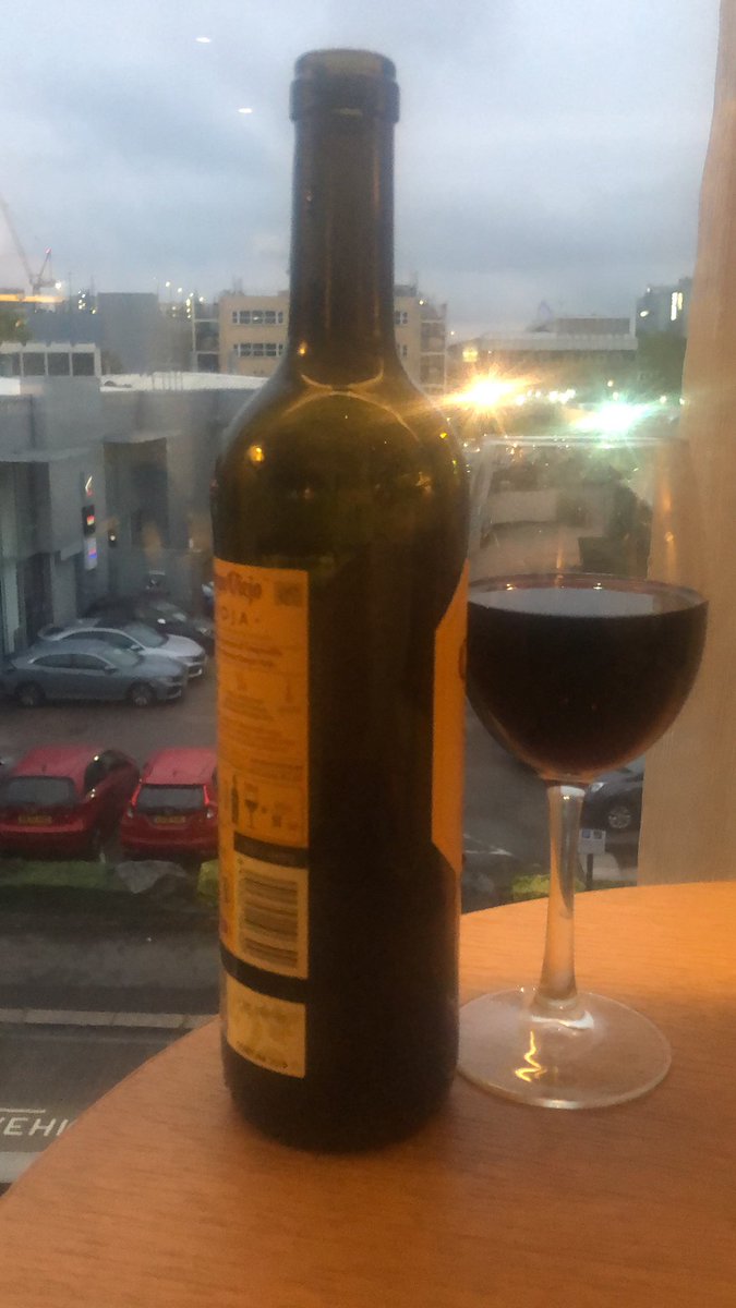 Busy emotional day but finally found time for this weeks Kitman Clearout. To be in the hat to win this match day warm up contact jacket and T shirt in size Large as worn by the players this season, Follow, Like and  Retweet #everykitmanknows Brentford. Happy Friday everyone 🍷🍷