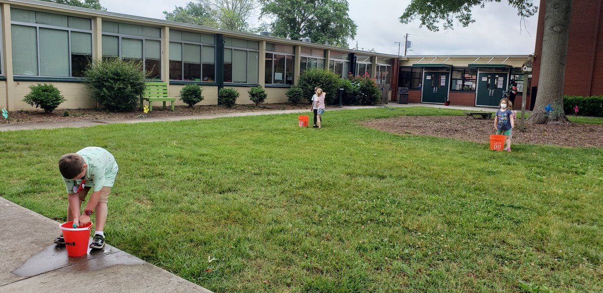 SeiversKinders's tweet photo. Having fun outside today. 
@SouthwestES https://t.co/D4XaecEUgg